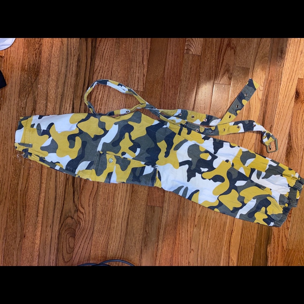 Fashion nova Camo utility Cargo Pants